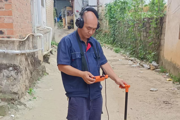 PQWT- L2000 Leak Detector under